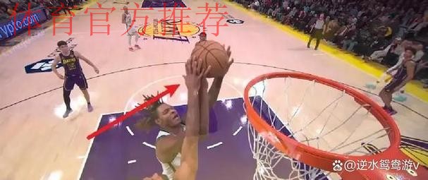 裁判解释布克碰到詹姆斯手腕?奥特:我不确定自己是否看到 裁判解释布克碰到詹姆斯手腕?奥特:我不确定自己是否看到